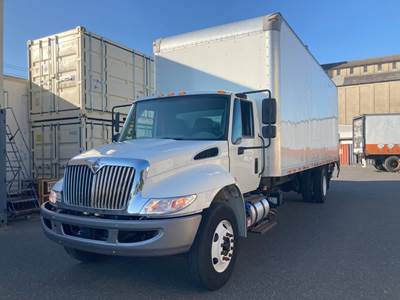International 4300 26 ft Box Truck - 240HP, 7 Speed Automatic, Roll up Door, Liftgate