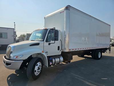 International 4300 26 ft Box Truck - 240HP, 6 Speed Automatic, Roll up Door, Liftgate