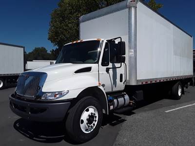 International 4300 26 ft Box Truck - 240HP, 6 Speed Automatic, Roll up Door, Liftgate