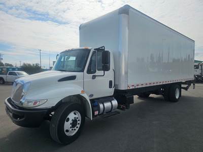 International 4300 26 ft Box Truck - 240HP, 6 Speed Automatic, Roll up Door, Liftgate