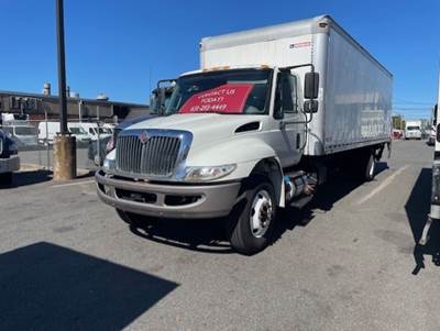 International 4300 26 ft Box Truck - 240HP, 6 Speed Automatic, Roll up Door, Liftgate