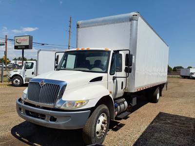 International 4300 26 ft Box Truck - 240HP, 6 Speed Automatic, Roll up Door, Liftgate