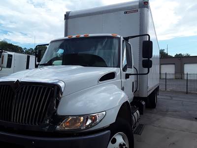 International 4300 26 ft Box Truck - 240HP, 6 Speed Automatic, Roll up Door, Liftgate