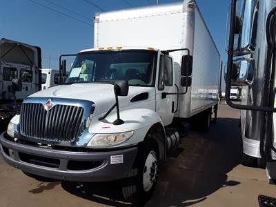 International 4300 26 ft Box Truck - 240HP, 7 Speed Automatic, Roll up Door, Liftgate