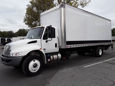 International 4300 26 ft Box Truck - 240HP, 7 Speed Automatic, Roll up Door, Liftgate
