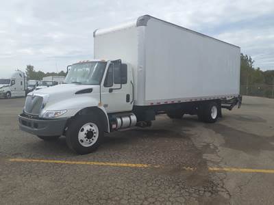 International 4300 26 ft Box Truck - 240HP, 6 Speed Automatic, Roll up Door, Liftgate