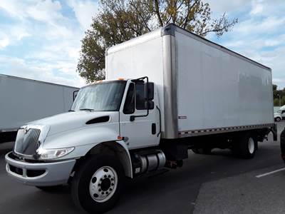 International 4300 26 ft Box Truck - 240HP, 6 Speed Automatic, Roll up Door, Liftgate