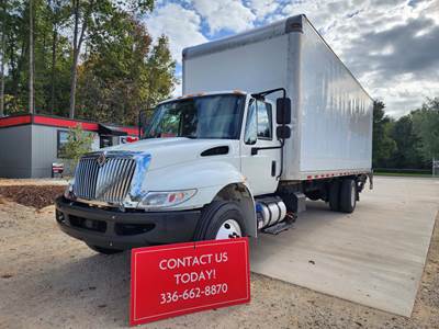 International 4300 26 ft Box Truck - 240HP, 6 Speed Automatic, Roll up Door, Liftgate