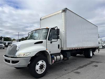 International 4300 26 ft Box Truck - 240HP, 6 Speed Automatic, Roll up Door, Liftgate