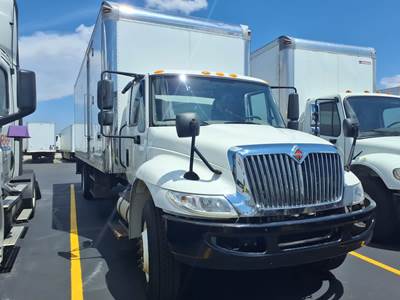 International 4300 26 ft Box Truck - 280HP, 6 Speed Automatic, Roll up Door