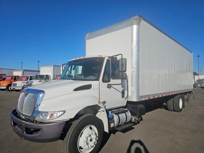 International 4300 26 ft Box Truck - 240HP, 6 Speed Automatic, Roll up Door, Liftgate