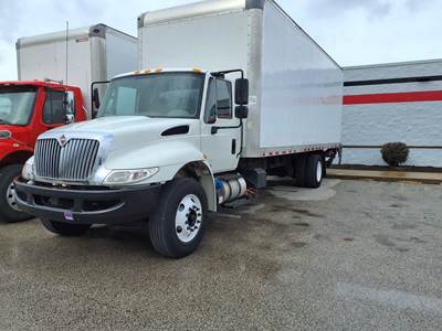 International 4300 26 ft Box Truck - 240HP, 6 Speed Automatic, Roll up Door, Liftgate