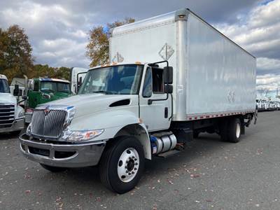 International 4300 26 ft Box Truck - 250HP, 6 Speed Automatic, Roll up Door, Liftgate