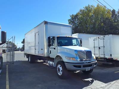 International 4300 26 ft Box Truck - 250HP, 6 Speed Automatic, Roll up Door, Liftgate