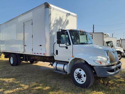 International 4300 26 ft Box Truck - 240HP, 7 Speed Automatic, Roll up Door, Liftgate