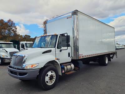 International 4300 26 ft Box Truck - 250HP, 6 Speed Automatic, Roll up Door, Liftgate