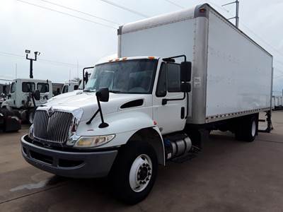 International 4300 26 ft Box Truck - 240HP, 7 Speed Automatic, Roll up Door, Liftgate