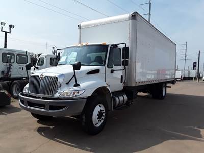 International 4300 26 ft Box Truck - 240HP, 7 Speed Automatic, Roll up Door, Liftgate