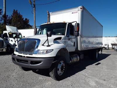 International 4300 24 ft Box Truck - 260HP, 6 Speed Manual, Roll up Door, Liftgate