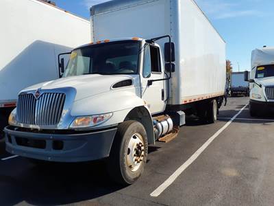 International 4300 26 ft Box Truck - 240HP, 6 Speed Automatic, Roll up Door, Liftgate