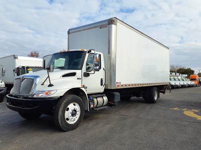International 4300 26 ft Box Truck - 240HP, 6 Speed Automatic, Roll up Door, Liftgate