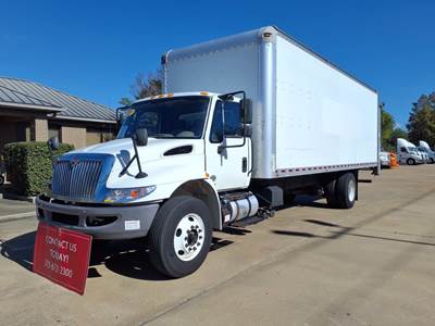 International 4300 26 ft Box Truck - 240HP, 7 Speed Automatic, Roll up Door, Liftgate