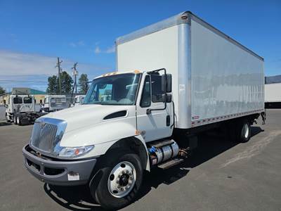International 4300 26 ft Box Truck - 240HP, 6 Speed Automatic, Roll up Door, Liftgate