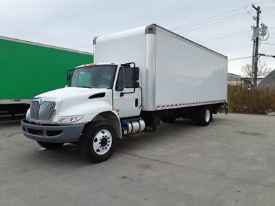 International 4300 26 ft Box Truck - 240HP, 6 Speed Automatic, Roll up Door, Liftgate