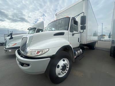 International 4300 26 ft Box Truck - 240HP, 6 Speed Automatic, Roll up Door, Liftgate