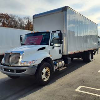International 4300 26 ft Box Truck - 240HP, 6 Speed Automatic, Roll up Door, Liftgate