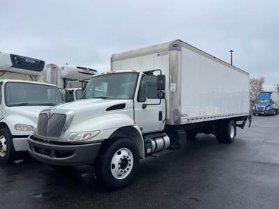 International 4300 26 ft Box Truck - 240HP, 6 Speed Automatic, Roll up Door, Liftgate
