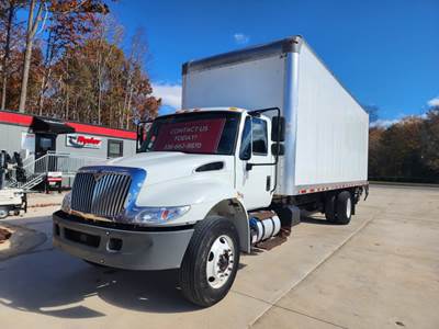 International 4300 26 ft Box Truck - 240HP, 7 Speed Automatic, Roll up Door, Liftgate