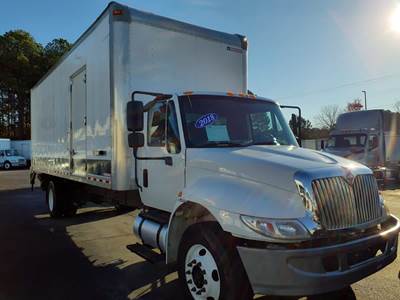 International 4300 26 ft Box Truck - 240HP, 6 Speed Automatic, Roll up Door, Liftgate