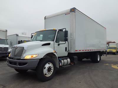 International 4300 26 ft Box Truck - 240HP, 6 Speed Automatic, Roll up Door, Liftgate
