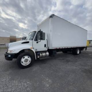 International 4300 26 ft Box Truck - 240HP, 6 Speed Automatic, Roll up Door, Liftgate