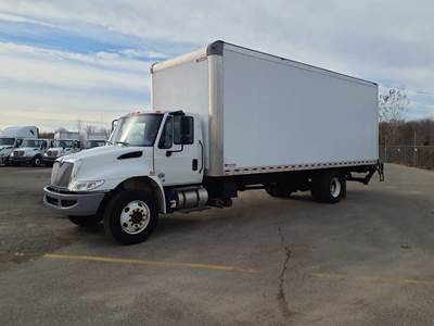 International 4300 26 ft Box Truck - 240HP, 6 Speed Automatic, Roll up Door, Liftgate