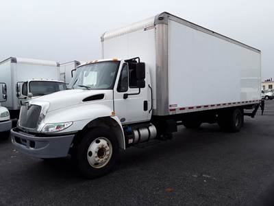 International 4300 26 ft Box Truck - 240HP, 6 Speed Automatic, Roll up Door, Liftgate