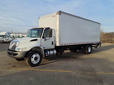 International 4300 26 ft Box Truck - 250HP, 6 Speed Automatic, Roll up Door, Liftgate