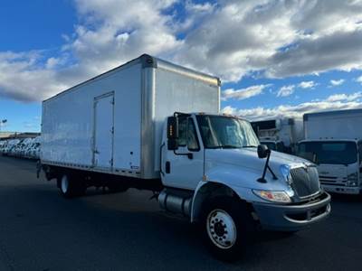 International 4300 26 ft Box Truck - 240HP, 7 Speed Automatic, Roll up Door, Liftgate