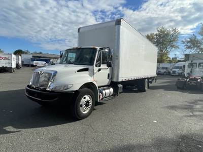 International 4300 26 ft Box Truck - 240HP, 6 Speed Automatic, Roll up Door, Liftgate