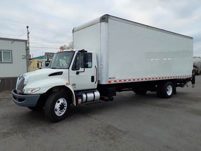 International 4300 26 ft Box Truck - 240HP, 6 Speed Automatic, Roll up Door, Liftgate