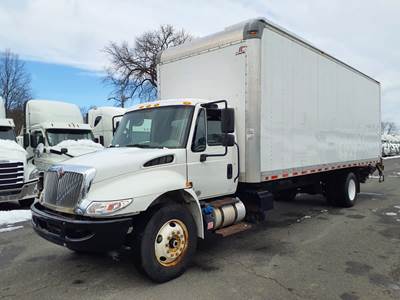 International 4300 26 ft Box Truck - 240HP, 6 Speed Automatic, Roll up Door, Liftgate