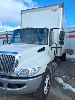 International 4300 26 ft Box Truck - 240HP, 7 Speed Automatic, Roll up Door, Liftgate