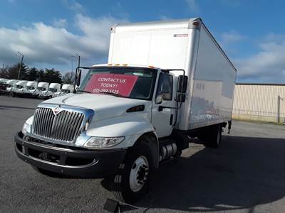 International 4300 26 ft Box Truck - 240HP, 6 Speed Automatic, Roll up Door, Liftgate