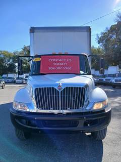 International 4300 26 ft Box Truck - 240HP, 7 Speed Automatic, Roll up Door