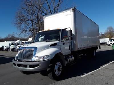 International 4300 26 ft Box Truck - 240HP, 7 Speed Automatic, Roll up Door, Liftgate