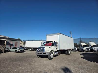 International 4300 26 ft Box Truck - 240HP, 6 Speed Automatic, Roll up Door, Liftgate