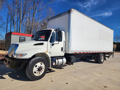 International 4300 26 ft Box Truck - 240HP, 6 Speed Automatic, Roll up Door, Liftgate