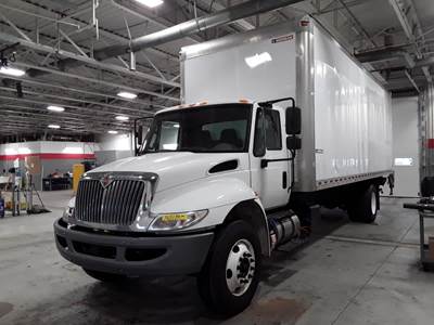 International 4300 26 ft Box Truck - 240HP, 6 Speed Automatic, Roll up Door, Liftgate