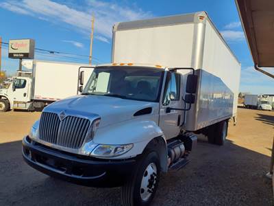 International 4300 26 ft Box Truck - 240HP, 6 Speed Automatic, Roll up Door, Liftgate